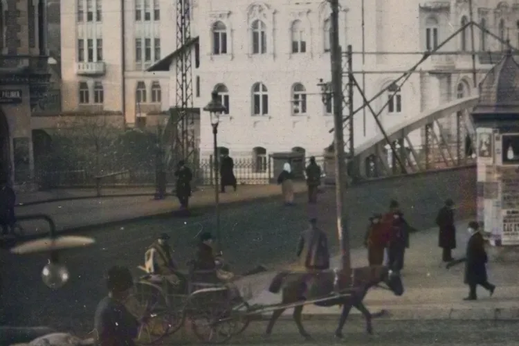 Două fotografii senzaționale din Clujul Vechi! Someșul - copiii la pescuit și intersecția Horea cu Piața Mihai Viteazu - FOTO