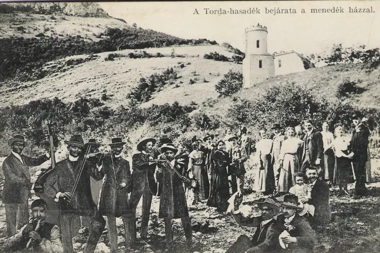 Imagini SUPERBE cu cabana de la Cheile Turzii 1918 - 2021. Au fost două cabane, ultima ridicată în 1935 - FOTO   