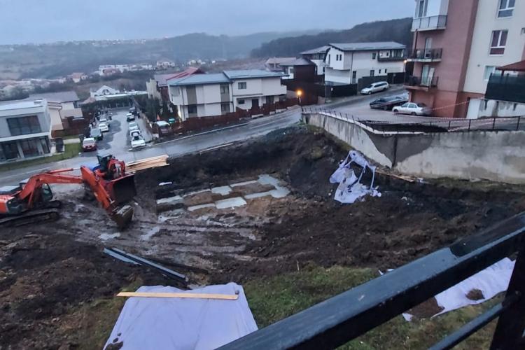 Constructorul blocului de pe strada Edgar Quinet, unde s-a surpat drumul: E prost construit. Am oprit tot. Refacem drumul - EXCLUSIV