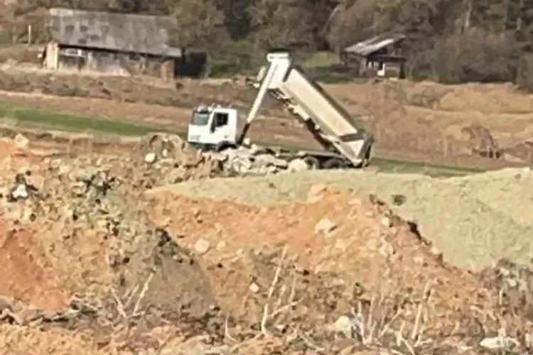 Nesimțit FILMAT în Florești când descărca ilegal moloz. Pivariu: Amenda maxima - FOTO 