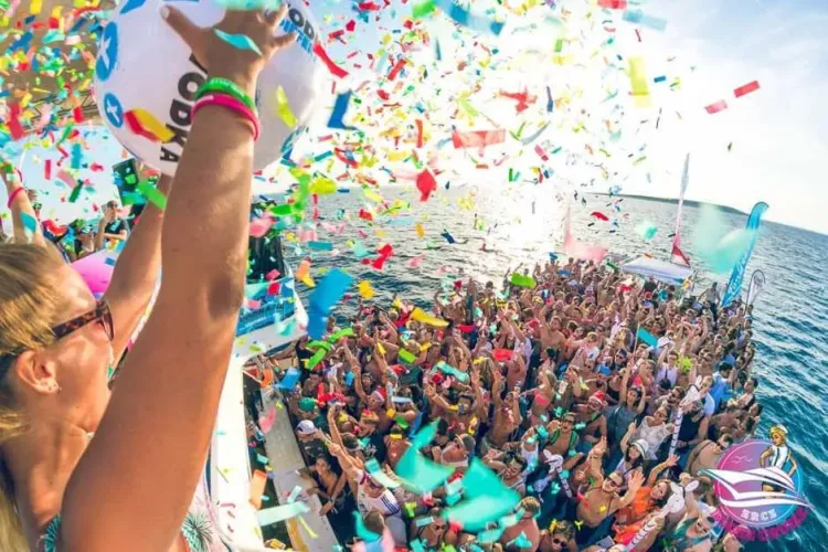 Organizatorii Untold şi Neversea lansează un festival pe un vas de croazieră   