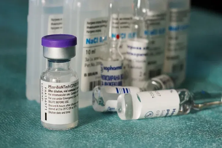 Persoanele care s-au vaccinat cu Pfizer ar putea avea nevoie de o a treia doză de vaccin