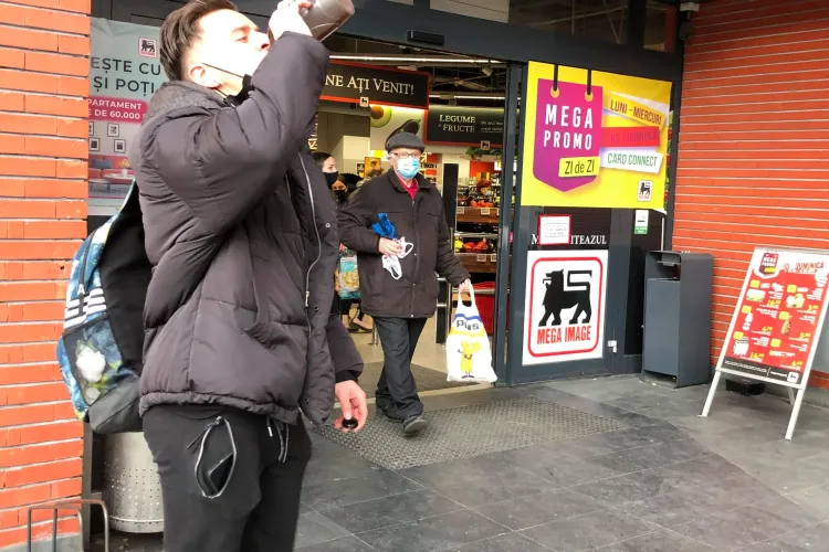 Clujean la Mega Image: Nu e de mirare că este rata în urcare zilnic la așa cozi în magazin  - VIDEO