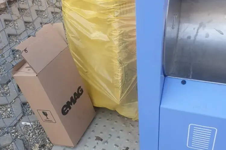 Lecție dată de două femei, în Baciu, vecinilor care nu respectă regulile de curățenie: Stai linistit stimate vecine...  - FOTO   