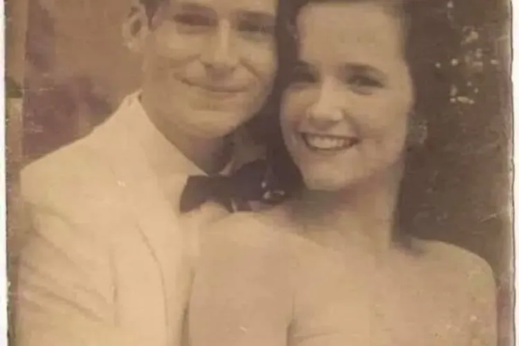 Fotografia cu actorii din filmul ”Back to the Future”, folosită și în România pentru farse pe Facebook - FOTO