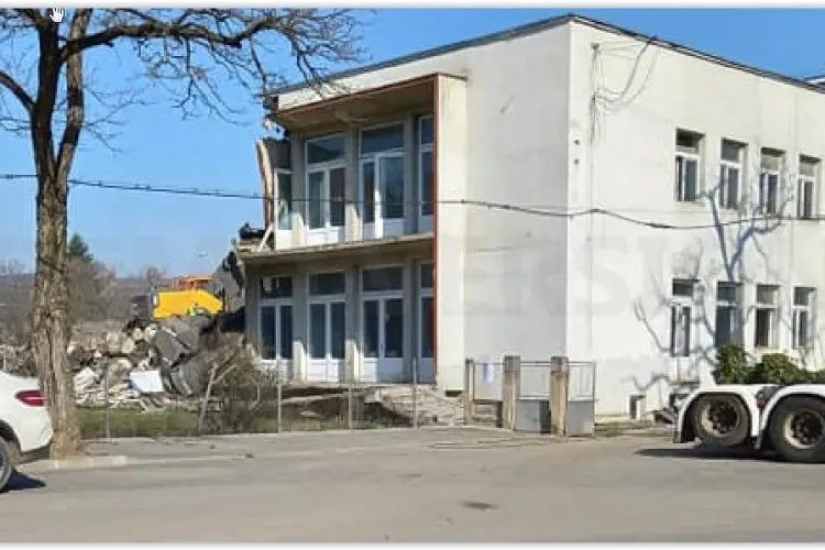 Din păcate se demolează creșa Clujana - FOTO