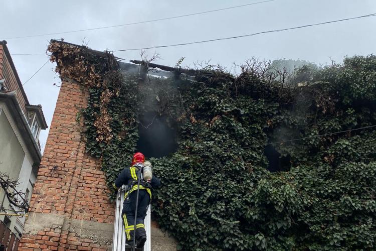 INCENDIU pe strada Câmpeni, din Cluj-Napoca - FOTO/ VIDEO