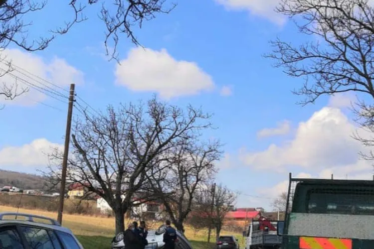 Mașină răsturnată și pe Valea Chintăului. E ceva în aer? Șoferul a fugit, dar s-a întors - FOTO