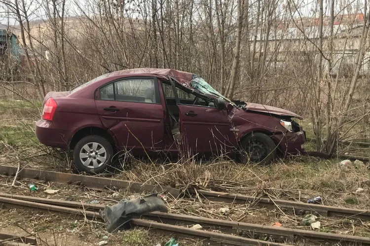 S-a dat peste cap cu mașina în Cheile Baciului - FOTO