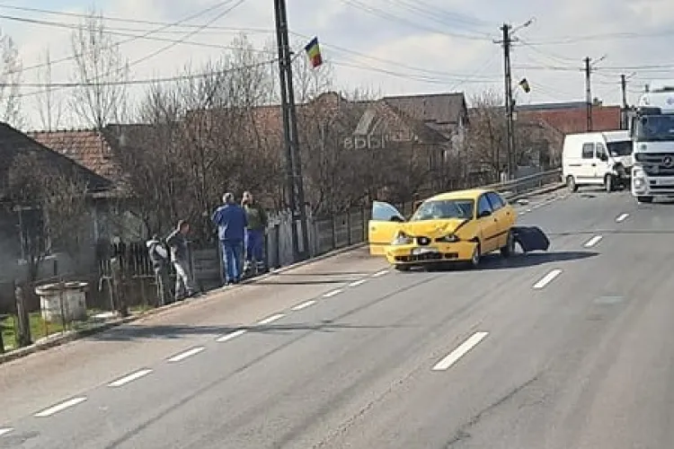 Accident rutier în Iclod! Mașinile s-au lovit precum piesele de domino - FOTO