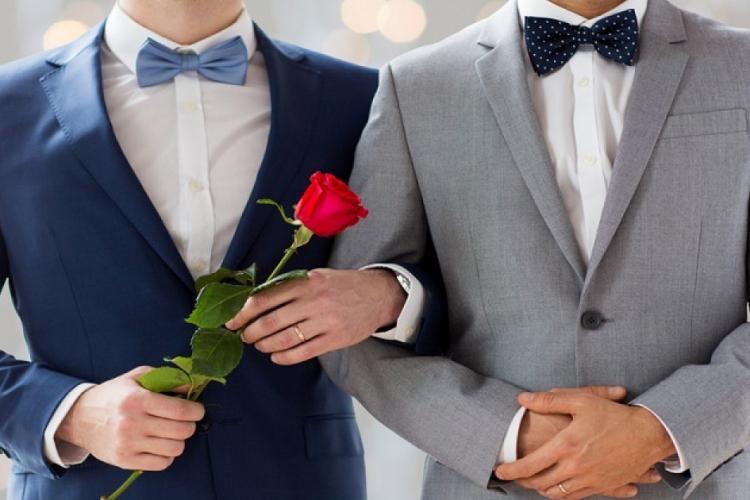 26% dintre români sunt de acord cu căsătoria cuplurilor de același sex - SONDAJ