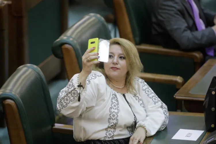 CTP, acuzații grave la adresa senatoarei Diana Șoșoacă: „Lupa“ în blană de oaie, patrioata care-i proslăveşte pe ruşi