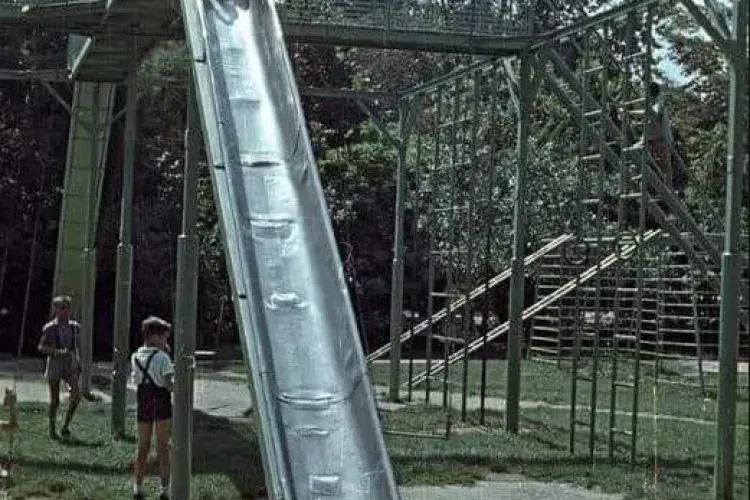 Imagini cu toboganul vechi de lângă stadionul Cluj Arena, dinainte de Revoluție - FOTO