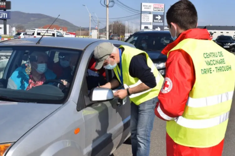 Centru de vaccinare drive-through la Cluj: Cum se face vaccinarea din mașină, de la Sala Sporturilor 