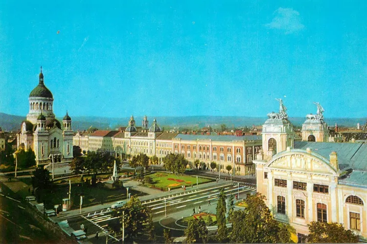 Piata Avram Iancu plină de verdeață și fără statuia lui Avram Iancu, înainte de 1989 - FOTO