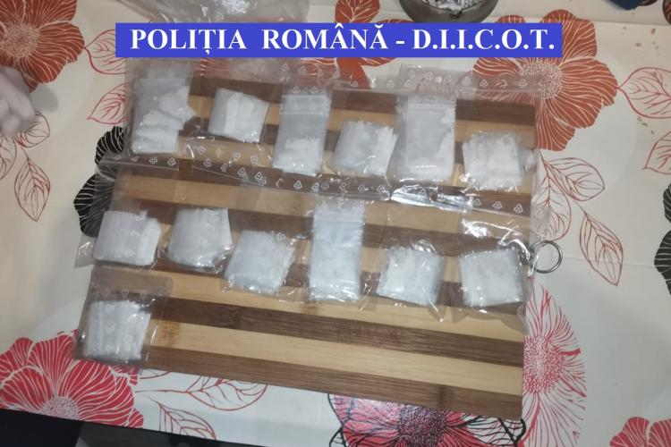 Zeci de percheziții în patru județe, inclusiv la Cluj: Traficanți de droguri săltați de mascați. Au fost găsite arme, bani și cannabis