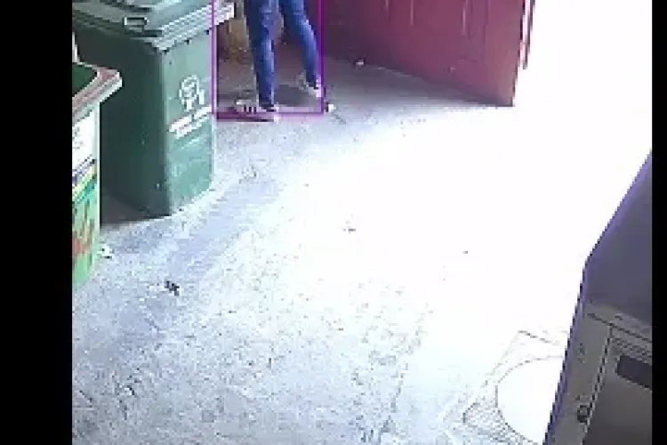 Clujul de cinci stele, fără băi publice! De asta miros toate gangurile a urină - FOTO și VIDEO   