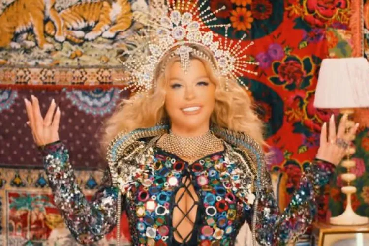 Adevăratul motiv pentru care a apărut Loredana Groza într-un videoclip cu 9 maneliști