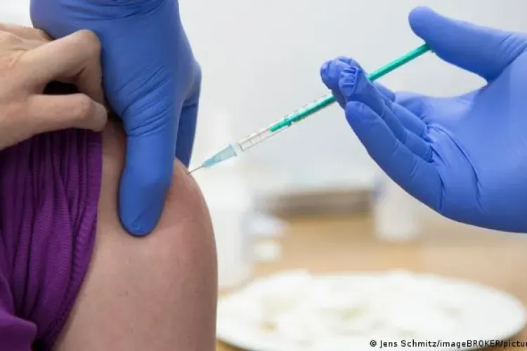 Vaccinarea anti-coronavirus la medicul de familie începe în scurt timp. Tot ce trebuie să știți