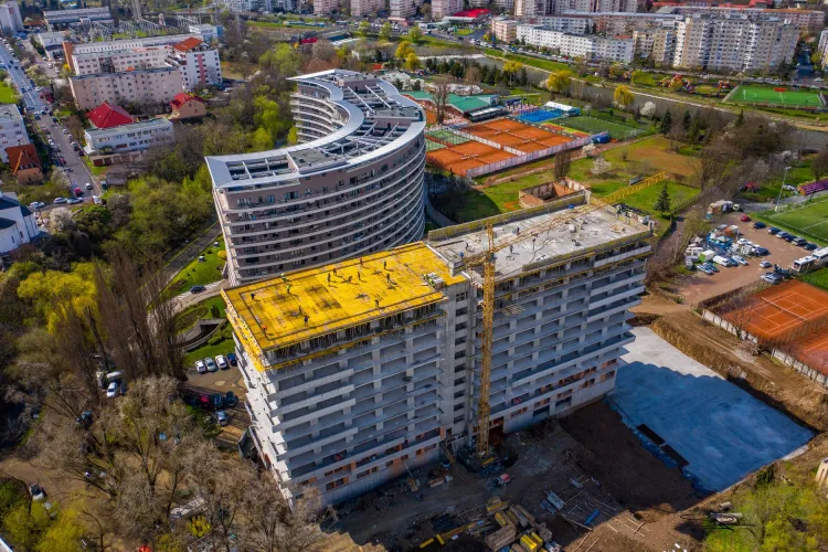 La Cluj, blocurile răsar mai repede ca spațiile verzi! ”Monstru din beton” pe zona verde de lângă Parcul Rozelor - FOTO