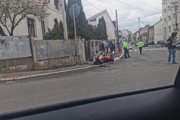 Motociclist lovit pe Aurel Suciu - FOTO