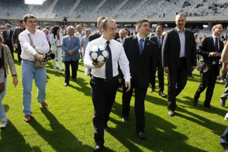 Emil Boc spune că nu va ”prostitua” U Cluj: L-am reînviat de pe patul de moarte. Orice investitor serios, poate discuta cu noi   