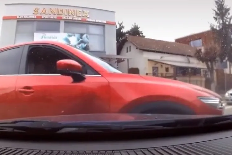 Tamponare la intersecția Albac cu Albini, Gheorgheni! Șoferii nu știu regulile de circulație - VIDEO