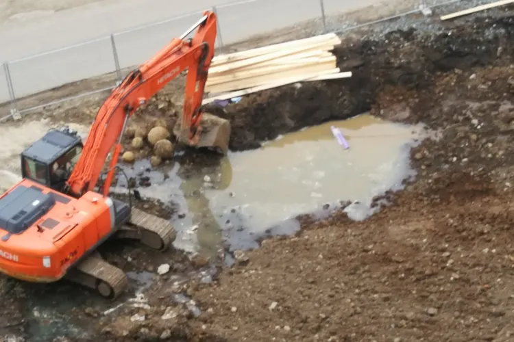 Urbanism de cinci stele la Cluj! Pe Edgar Quinet s-a spart și canalizarea, după surparea drumului - FOTO