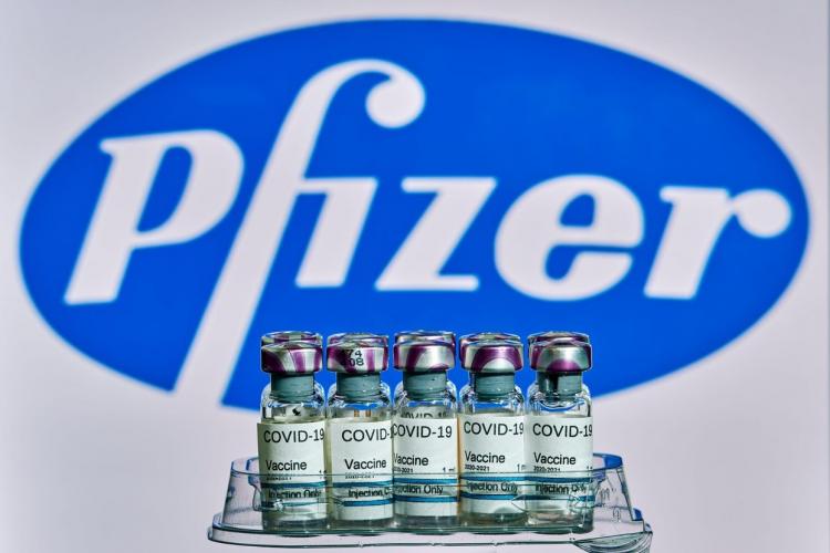 Pfizer a descoperit că vaccinul său a fost falsificat. În Polonia s-au găsit doze cu tratament anti riduri 