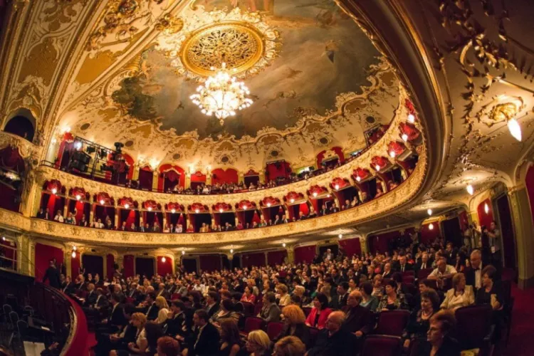 Ministrul Culturii vrea să facă spectacole test, fără mască pentru a vedea câți se îmbolnăvesc 