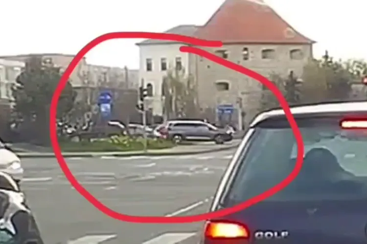 Cluj - Cum a ieșit un ȘMECHER din parcarea cu barieră din Piața Cipariu, fără să plătească - VIDEO