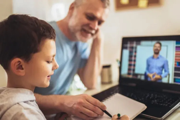 Părinți în pandemie: între presiune și epuizare – analiză