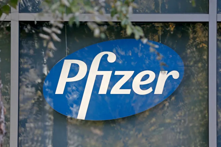Până la finalul lui 2021, oamenii s-ar putea trata cu un medicament Pfizer, de acasă, de la primele simptome de COVID-19