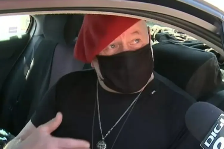 Imaginea zilei de la Cluj! S-a dus cu taxiul la vaccinare, fără programare: Eram cu bicicleta și mi-au spus să iau un taxi