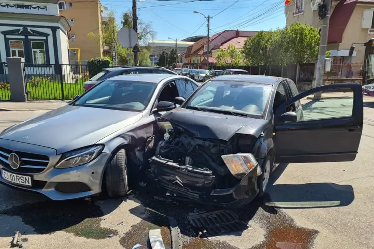 Accident în Grigorescu, la intersecția Ion Ghica și Octavian Goga - FOTO