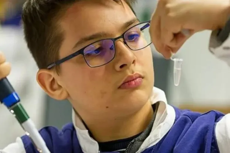 Un elev român a primit o bursă la Harvard, pentru a studia o materie care nu se predă în România. S-a pregătit singur