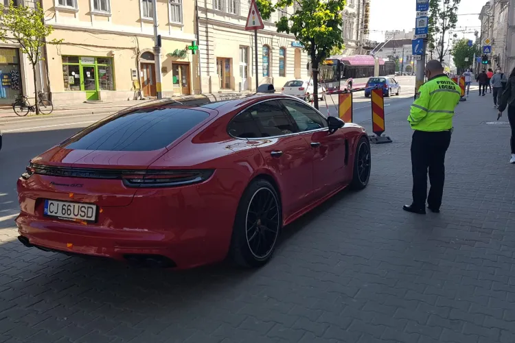 Bombardierii nu mai au bani de parcări! Și-a lăsat mașina de lux pe trotuar - FOTO