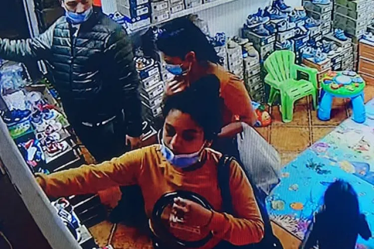 Cluj: Hoți filmați în timp ce furau pantofi de copii dintr-un magazin. Îi recunoaște cineva? - FOTO