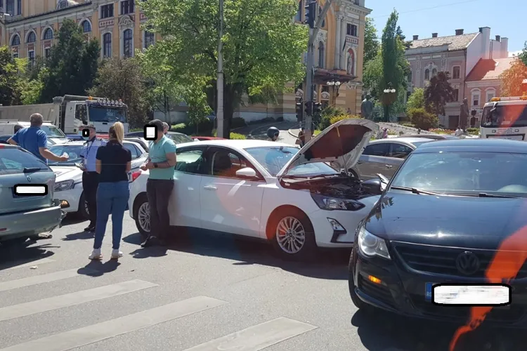 Cluj: Accident în Piața Avram Iancu - FOTO