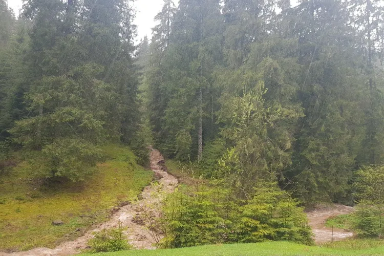 Atenționarea COD Roșu de inundații se prelungește până mâine în Bihor și Cluj