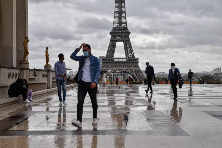 Franța respinge certificatul de vaccinare anti-COVID