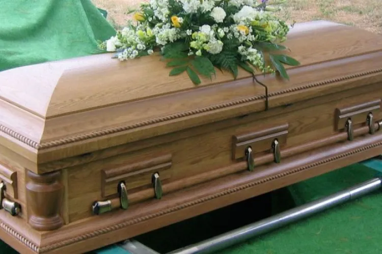 Cluj: Scandal la înmormântare! Patru bărbați au fost reținuți după ce s-au luat la bătaie 