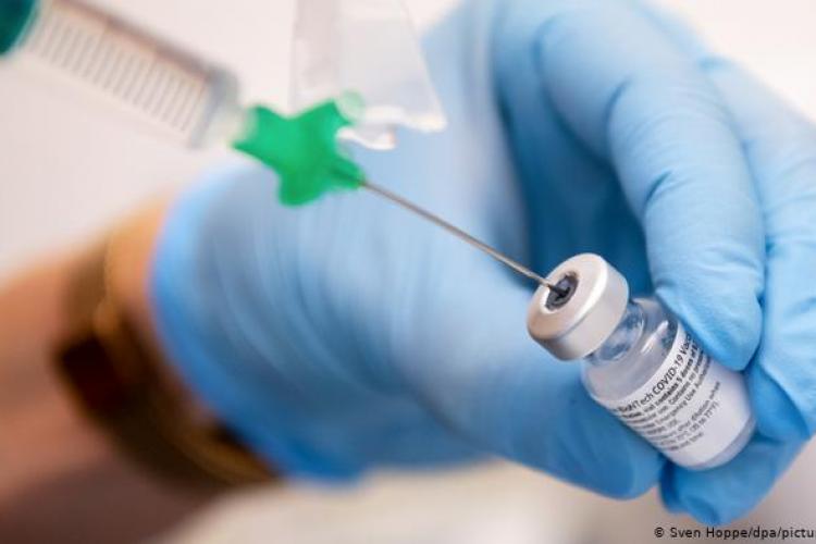 Aproape 80% din populaţia eligibilă a României este încă nevaccinată împotriva COVID-19