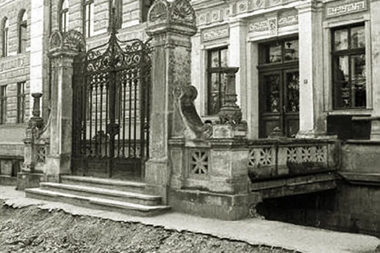 Porțile și podețele fantastice de pe Canalul Morii / strada George Barițiu. O poartă a fost proiectată de marele Lajos Pákey - FOTO