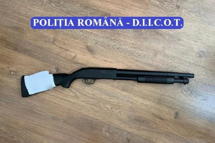Percheziții în Cluj-Napoca, Florești și Baciu la traficanți de droguri. Au găsit o pușcă, droguri și bani - FOTO