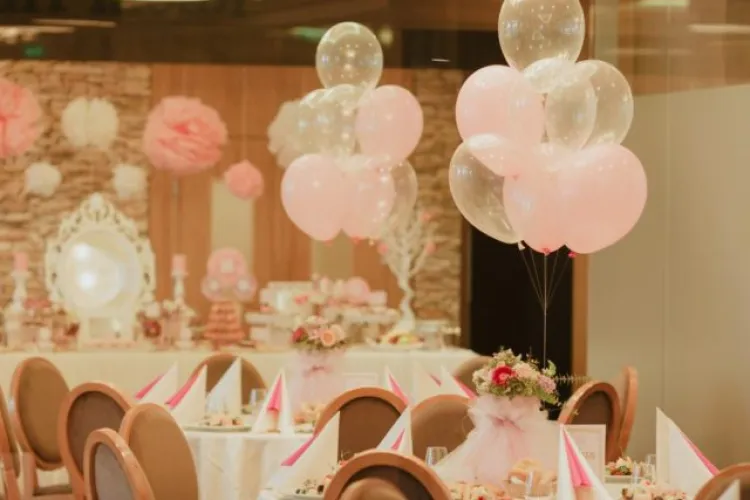 Cluj: N-au nicio treabă cu pandemia! Zeci de persoane chefuiau sâmbătă la un botez