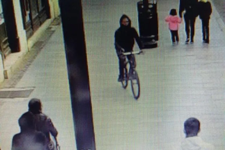Fetiţă de doi ani, lovită şi abandonată pe stradă de un biciclist, în Sibiu - FOTO