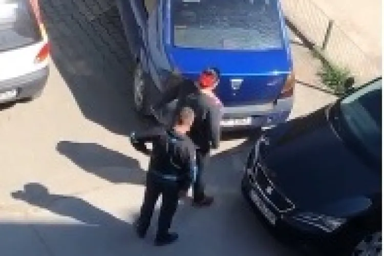 Cu locurile de parcare nu-i de joacă la Cluj! Ce a pățit un șofer care a ocupat parcarea altcuiva - VIDEO