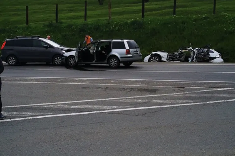 Accidentul zilei la Cluj! S-au uitat la BMW -ul lovit acum câteva zile și s-a ciocnit - FOTO