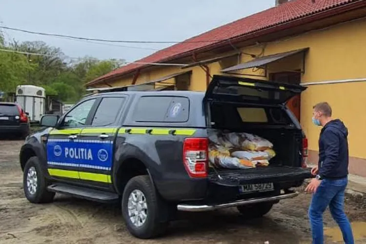 ”Iepuraș” cu cadouri pentru cățeii abandonați de la Poliția Animalelor - FOTO